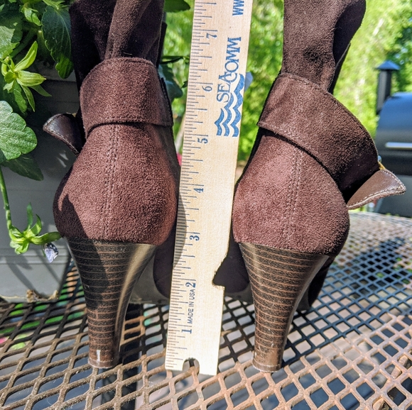 Laura Ashley brown suede booties size 7.5 - Picture 6 of 6